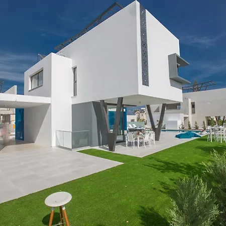 The Complete Guide To Renting Your Exclusive Holiday In With Private Pool And Close To The Beach 1707 *